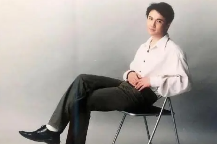 明明有1米8的大高个，但看起来很“矮”的12位男星，个个让人意外