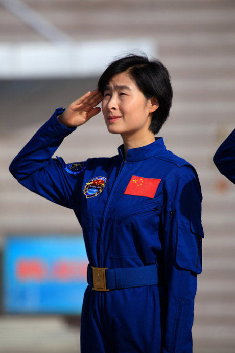 女航天员刘洋出什么事了(中国首位女航天员刘洋：训练11年只为13天，为何完成任务后隐退？)