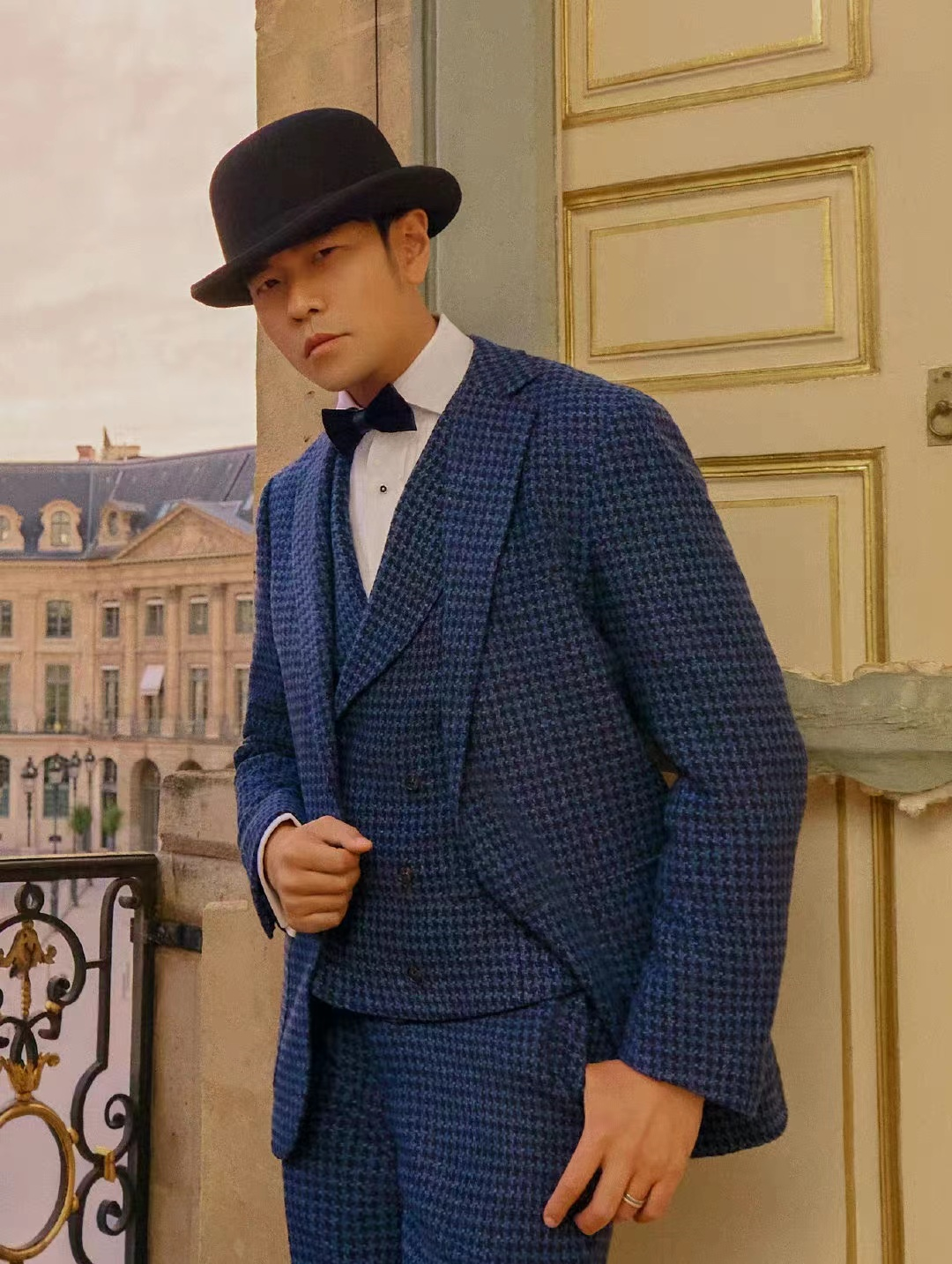 曝周杰伦助理强制检查路人手机，态度蛮横语气凶，无礼行为惹众怒