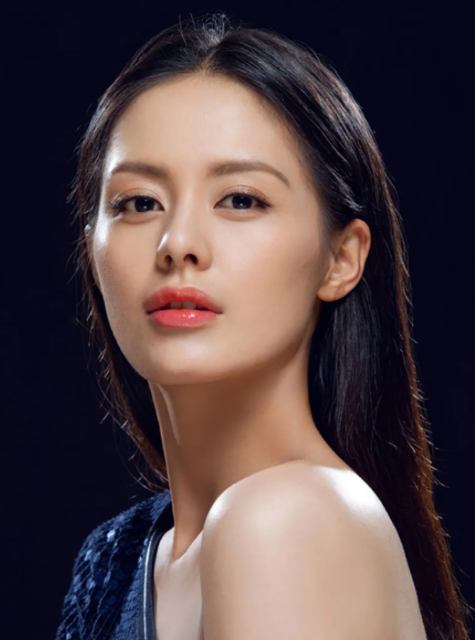 王力可：长得像宁静，却比李一桐、景甜还难捧，演41次女主都不红