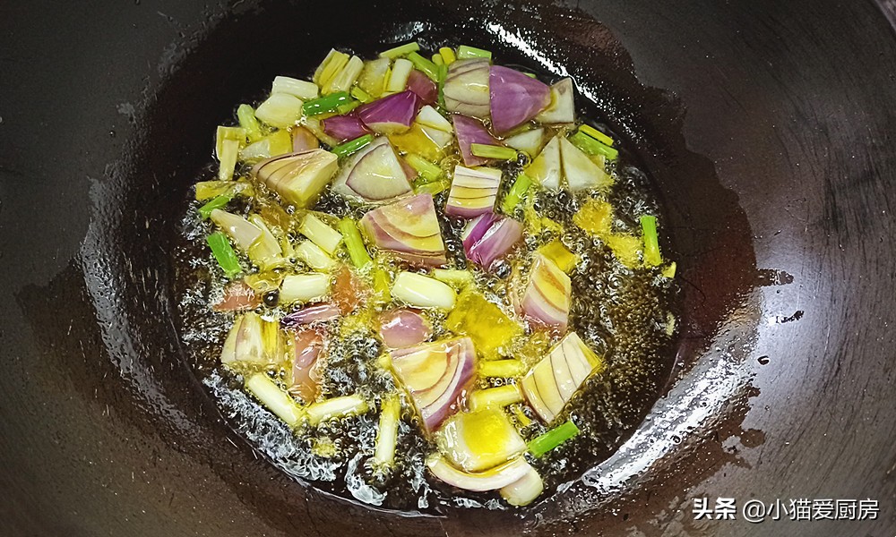 图片[7]-【葱油酸菜蚕豆】做法步骤图 带着酸味的下饭菜 是春天独有的-起舞食谱网