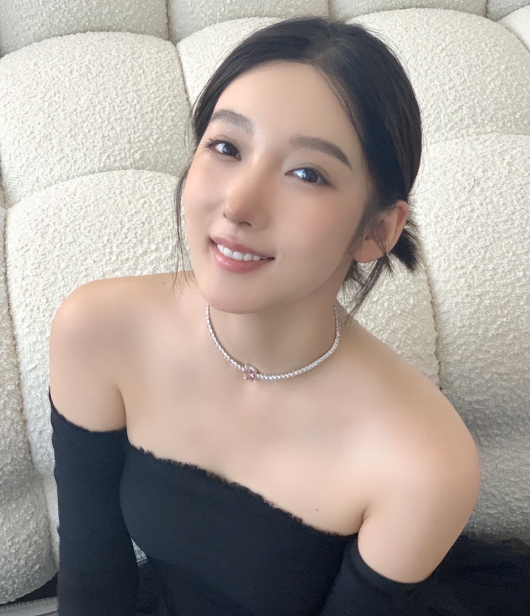 吴亦凡监狱生活后续,发福到认不出,当上"班长"仍坚持写歌