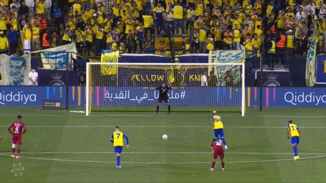 在球迷面前进球的感觉很美妙(逆转！沙特联赛：C罗超远任意球破门，利雅得胜利2-1艾卜哈！)