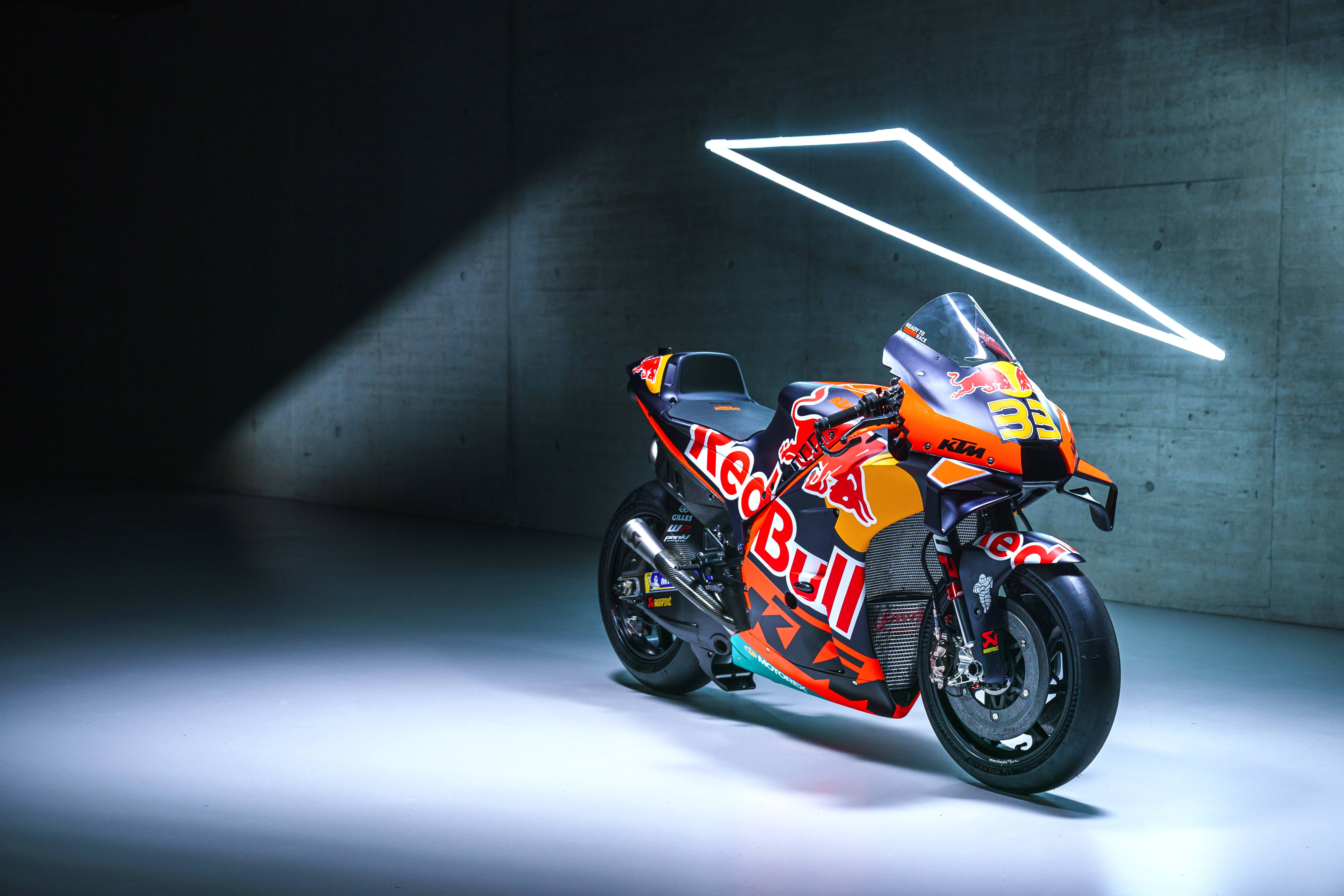 赛车rc比赛(MotoGP 2022：KTM MotoGP 红牛车队的 RC16 赛车)