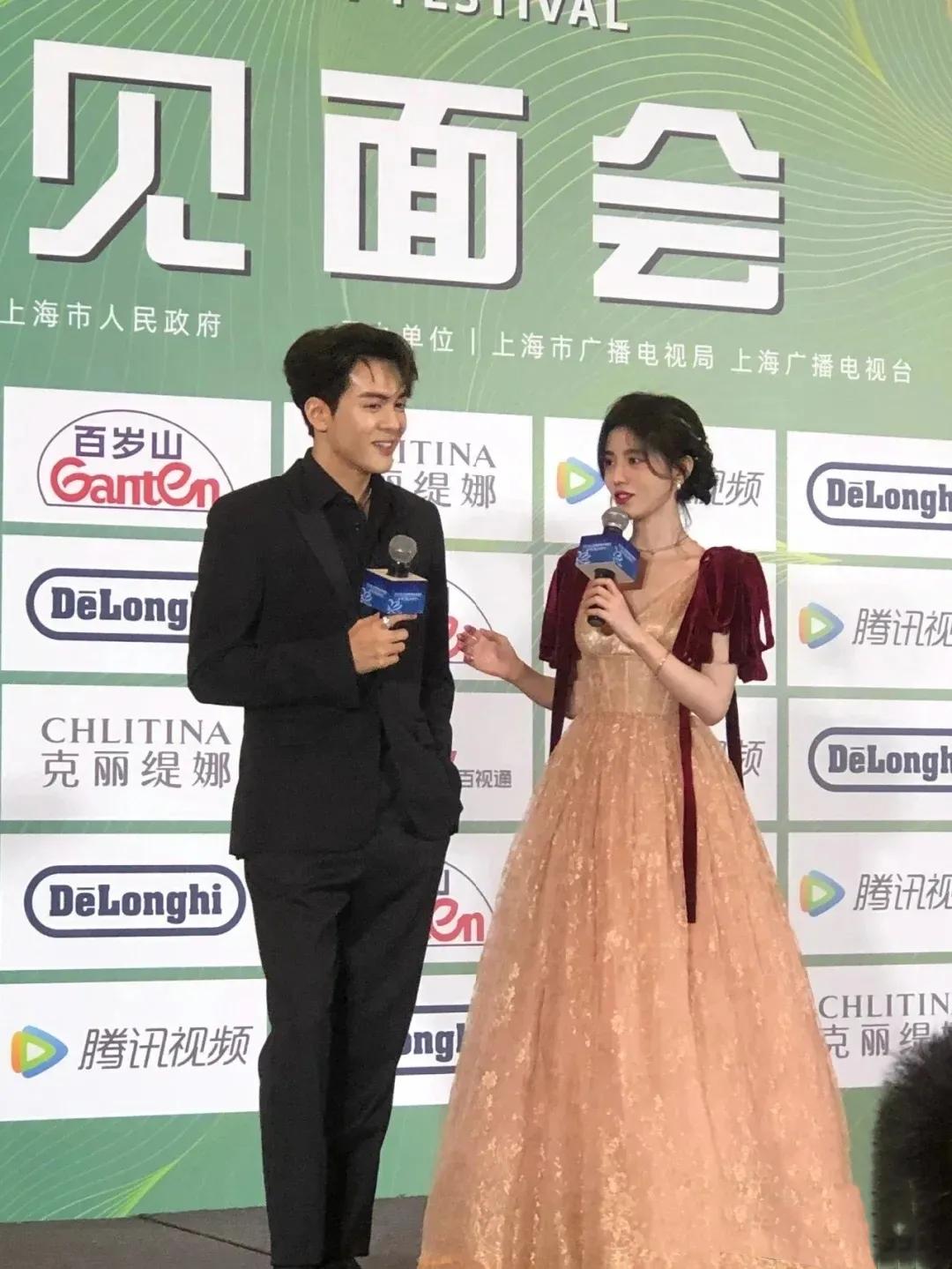 鞠婧祎路人视角