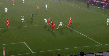 尤文1-2乌迪内斯遭绝杀（2-2！1-2！1-0！欧洲足坛疯狂一夜：4大豪门翻车，巴萨笑纳大礼）-趣拿体育