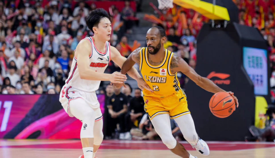 cba裁判水平为什么那么差（是裁判水平不够，还是故意偏袒广东队，任骏飞的这个动作可以说说）