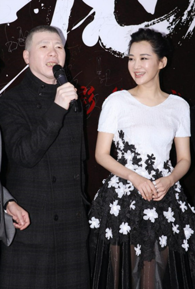 冯小刚和许晴合照(冯小刚携许晴同游法国!