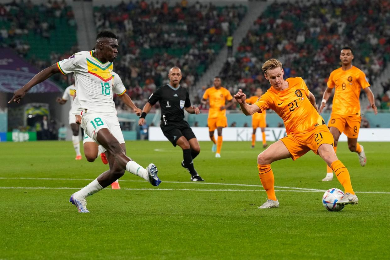 俄罗斯世界杯球场（世界杯上座率造假？4万人球场坐了41721人，看台却有大片空白）