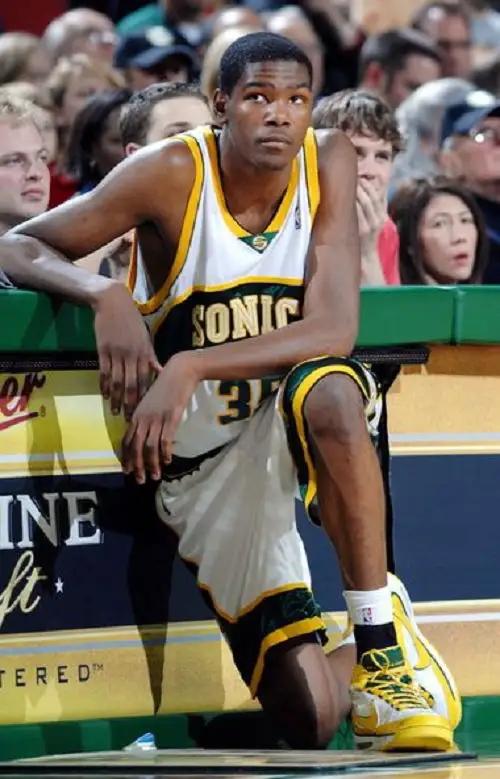 nba球队都有哪些改名（NBA球队中山猫、黄蜂、鹈鹕三个队之间的关系是怎么样的？）