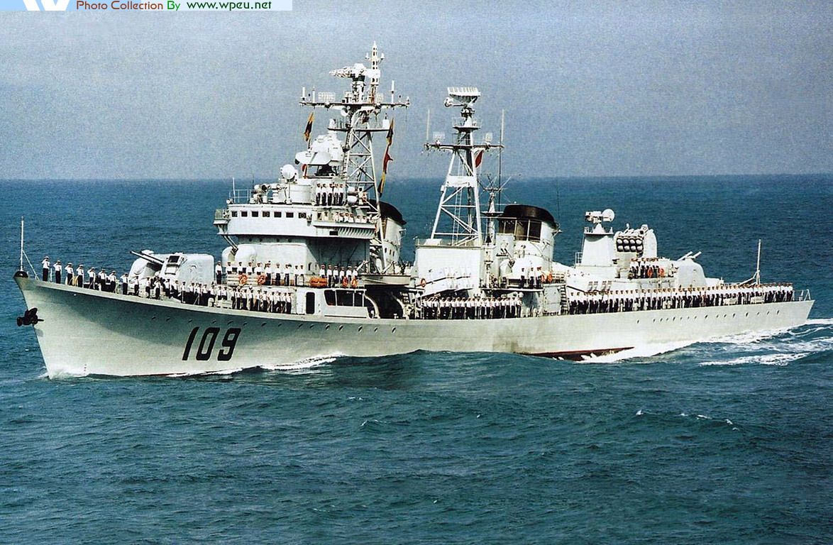 母舰和舰载机的组合,拥有数千公里的攻击范围,取代了传统的炮艇和火炮