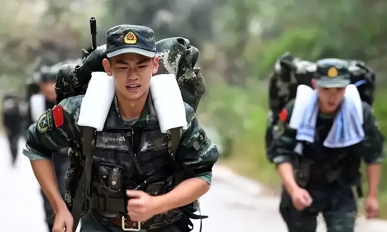 当2年义务兵的大学生，退伍后能拿到多少钱？想参军要知道