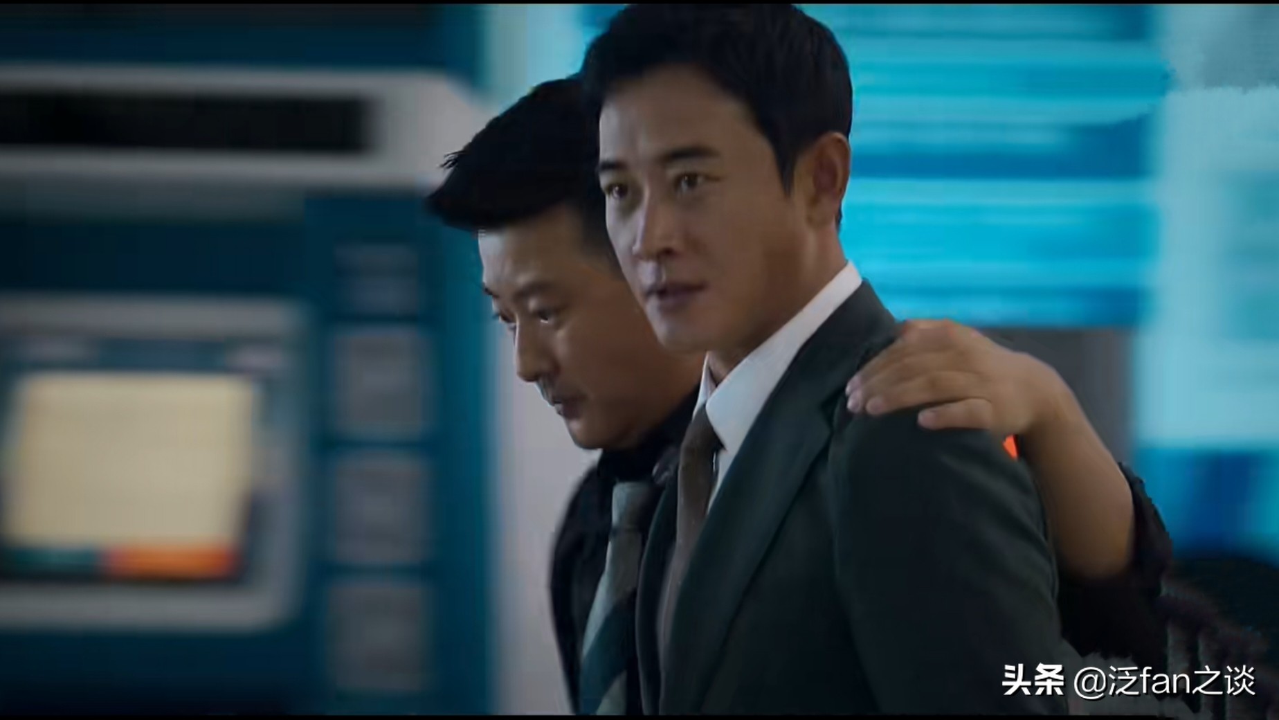 《白夜追凶》编剧新剧《庭外》明日上线，罗晋、夏雨、万茜参演