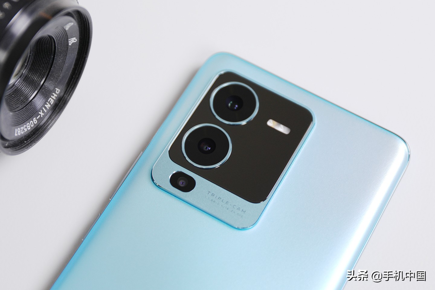 vivo S15 Pro图赏：双曲面设计 给你“盛夏”中的一丝清凉