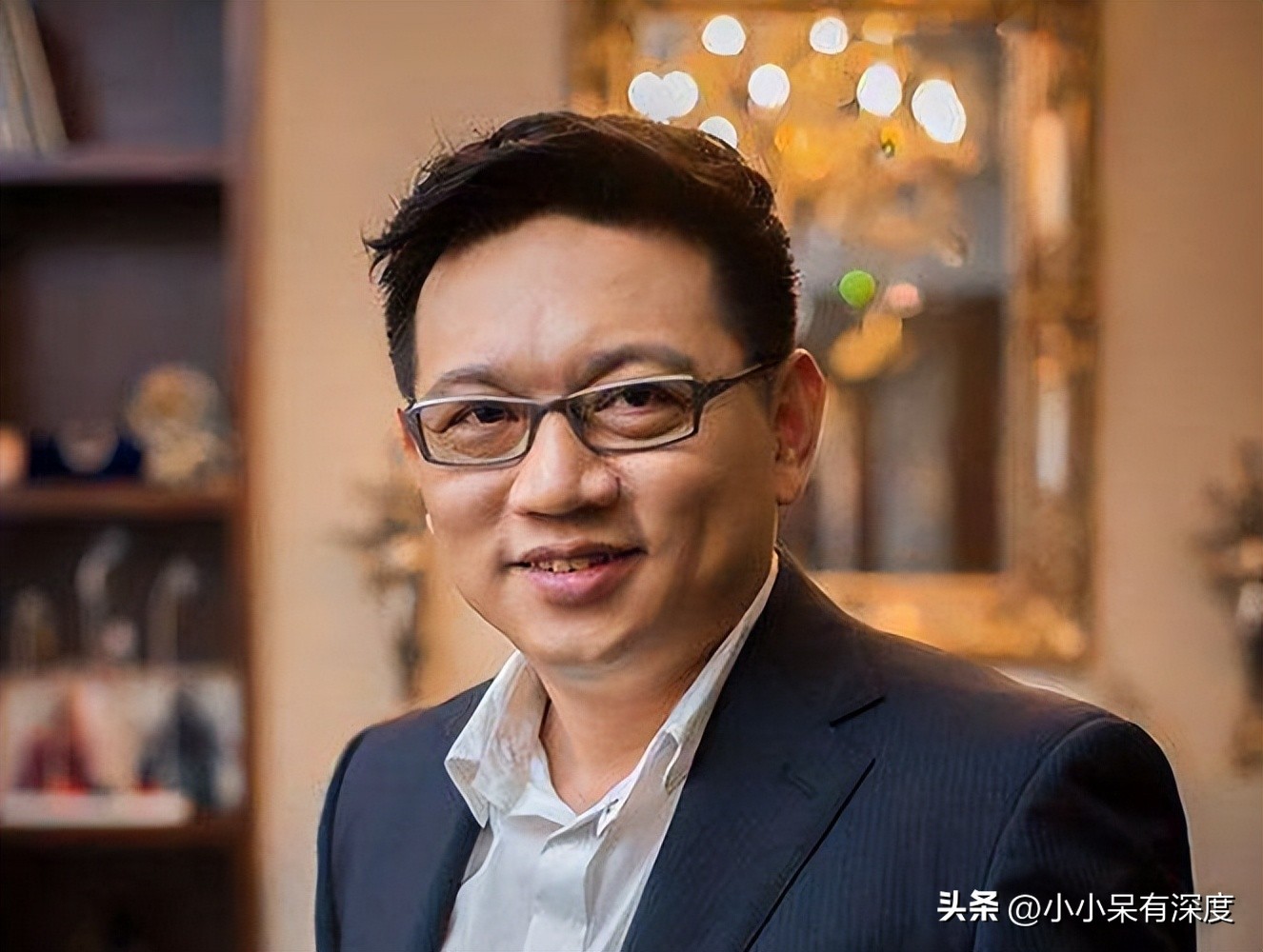 东方卫视主持人骆新近照,荧屏上的他,总是谈笑风生的模样