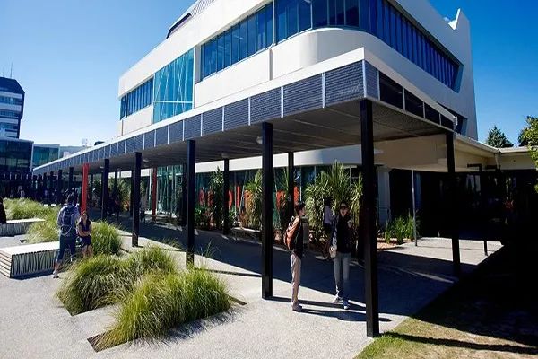 在新西兰，不到10万就能读的理工学院，到底有多香？
