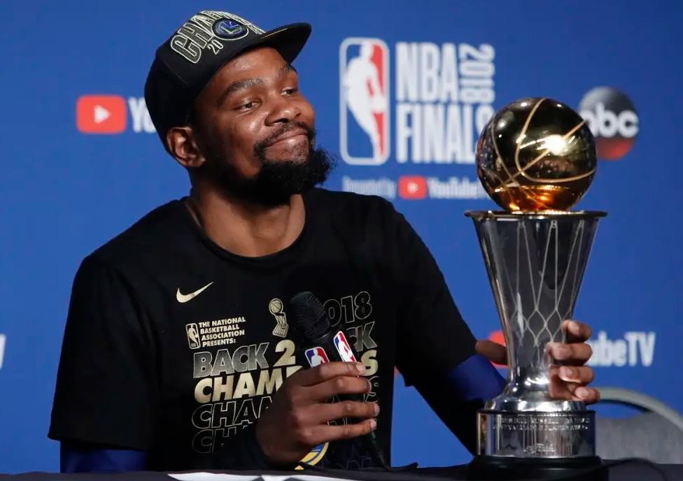 nba现役队友喜欢哪些人（队友最爱！盘点NBA有实力却又无私的十大球星：前三名实至名归）