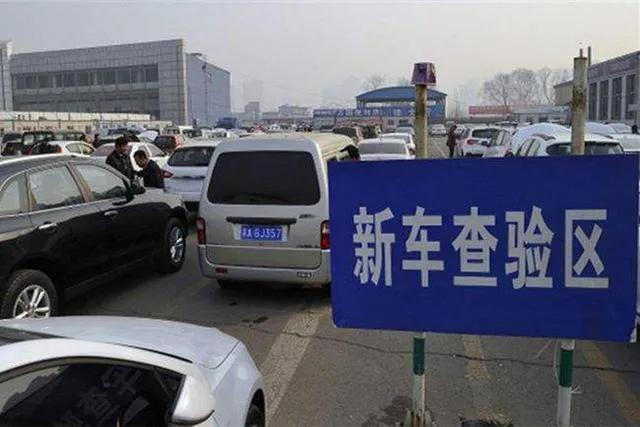 新车上牌，4S店收费1500元，车管所只需150元！自己上牌很难吗？