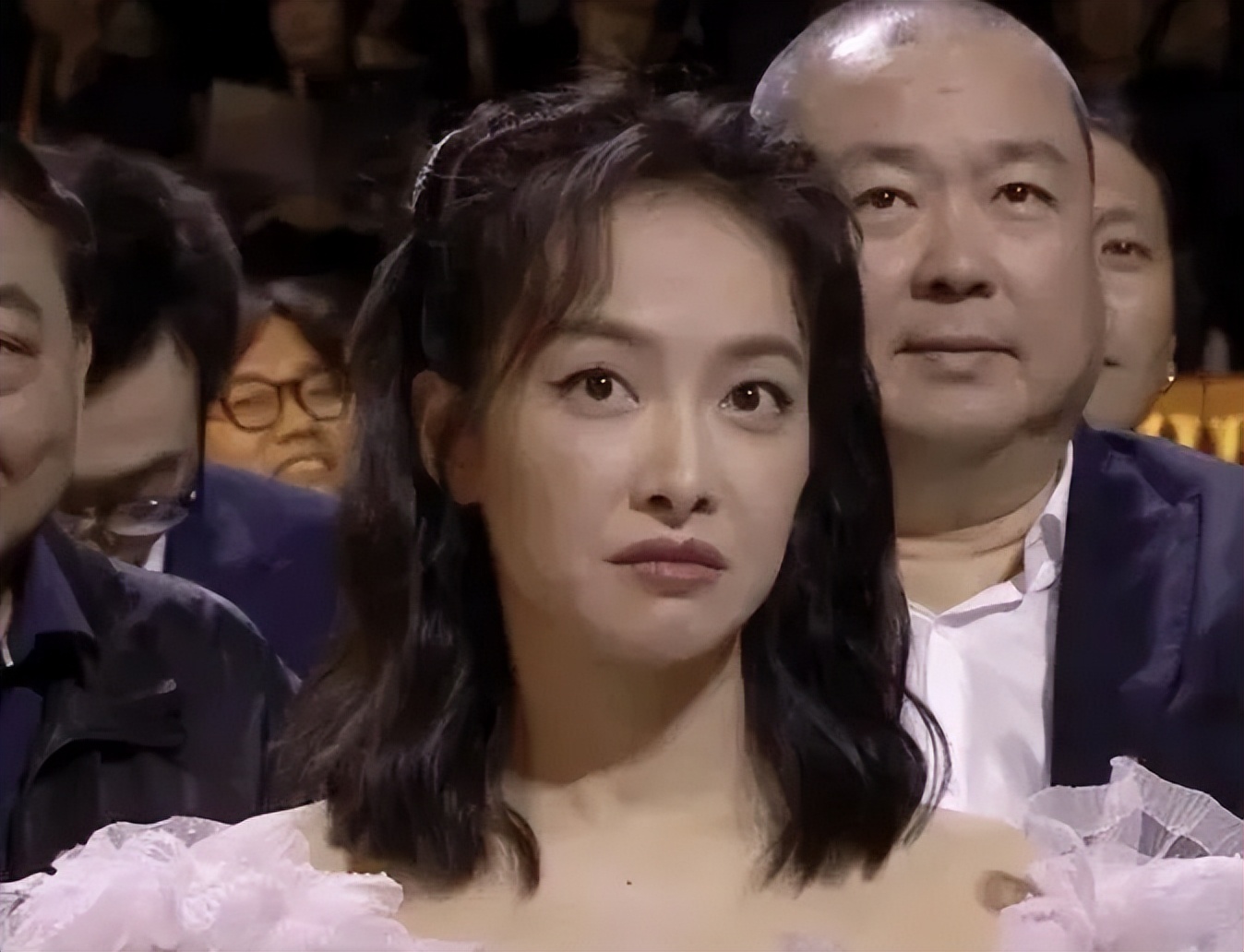 娱乐圈最精彩的戏，都在明星的微表情里，那信息量太大，我不能笑