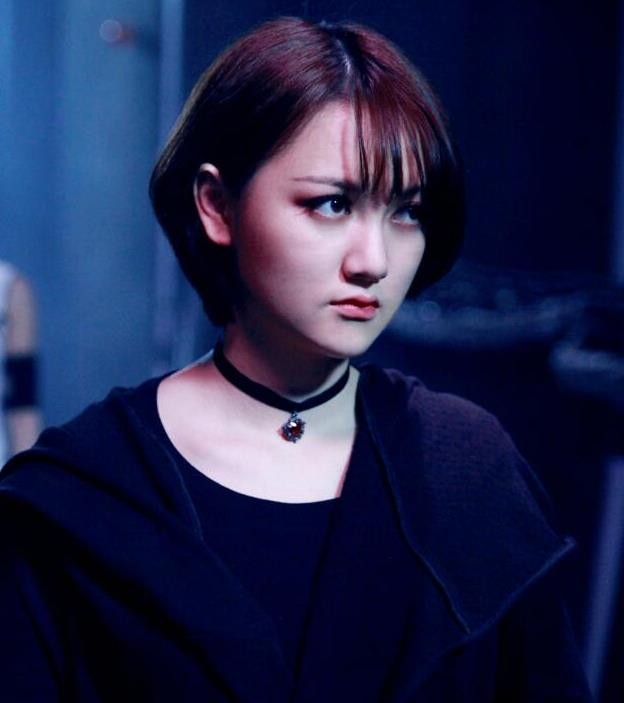 “圈内狂人”董思怡：当郭敬明面怼他发房卡，让毒嘴评委哑口无言