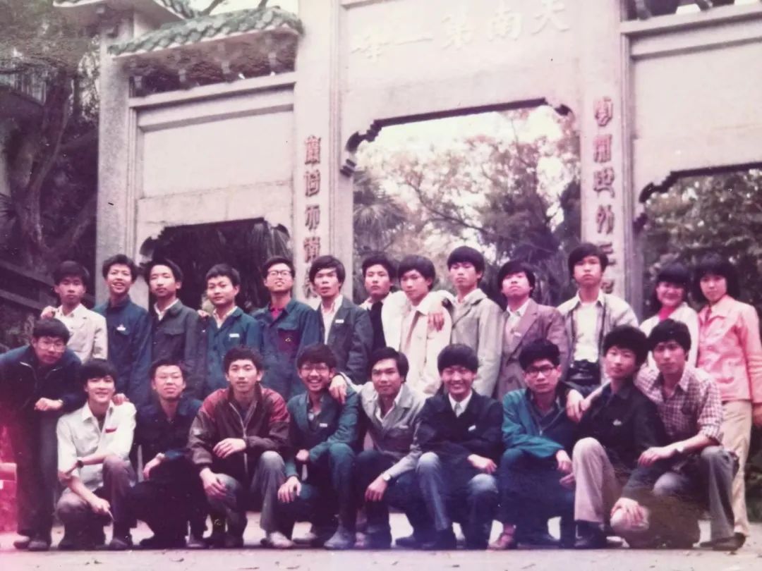 仙气十足！这些学位服有点不一样！网友：学位服一定得是西式的？如果来点中国风呢