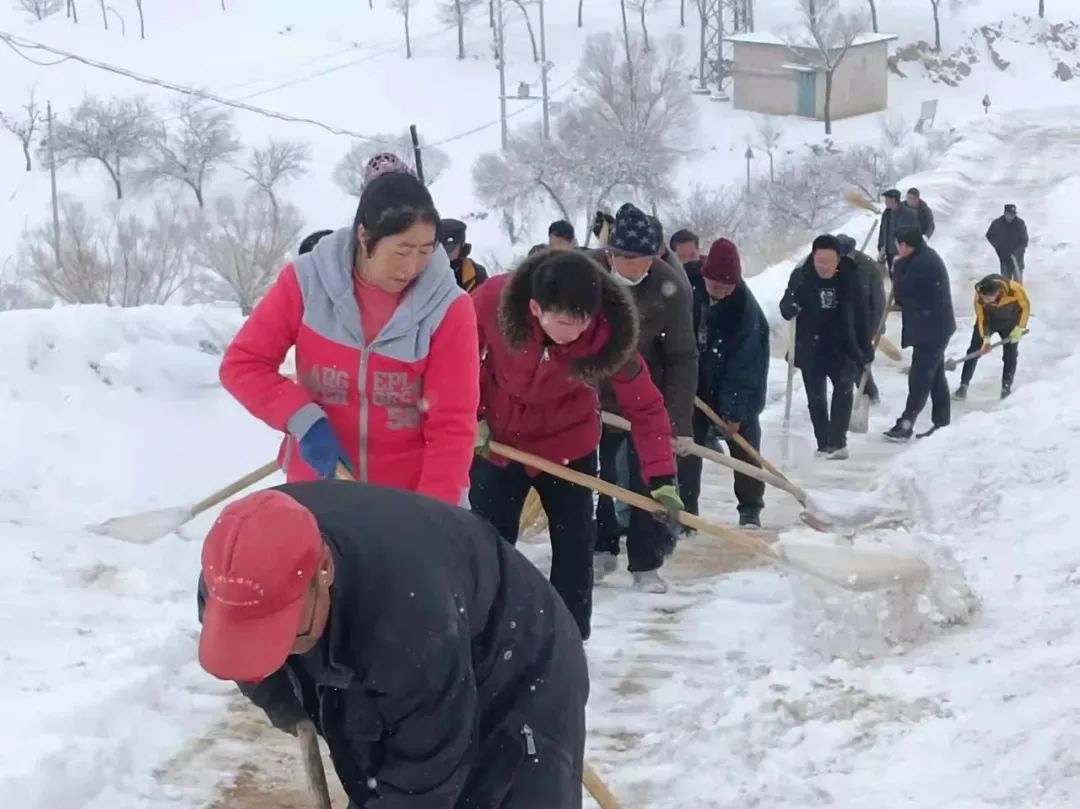 扫雪护行 情暖人心 | 白银市各级妇联组织开展扫雪除冰志愿服务活动