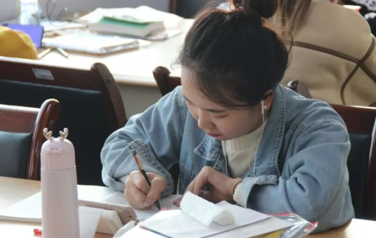 考研和高考的差距在哪？大四学姐说出答案，原来不少人都想错了