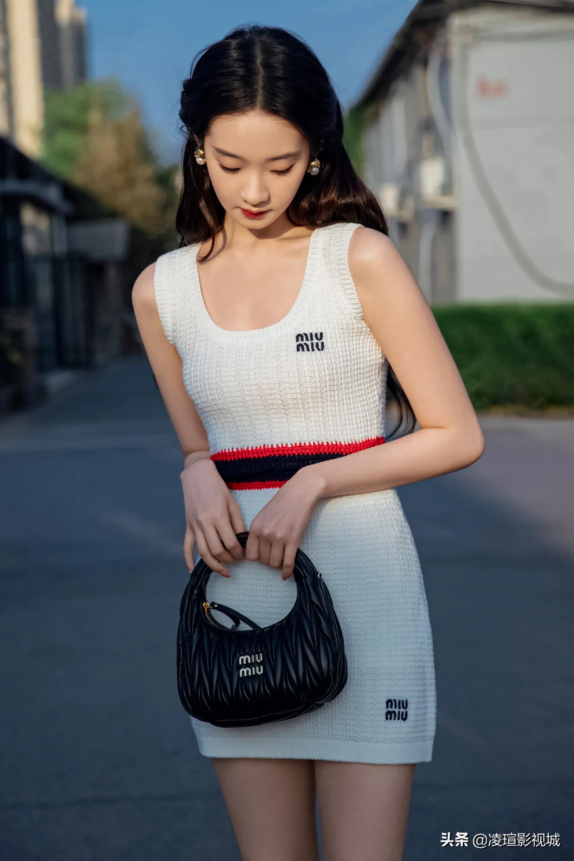 明星壁纸图片分享：张艺凡（1）