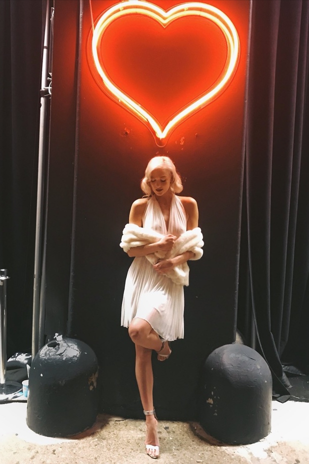 超模卡莉·克劳斯 (Karlie Kloss) 出演的时尚大片