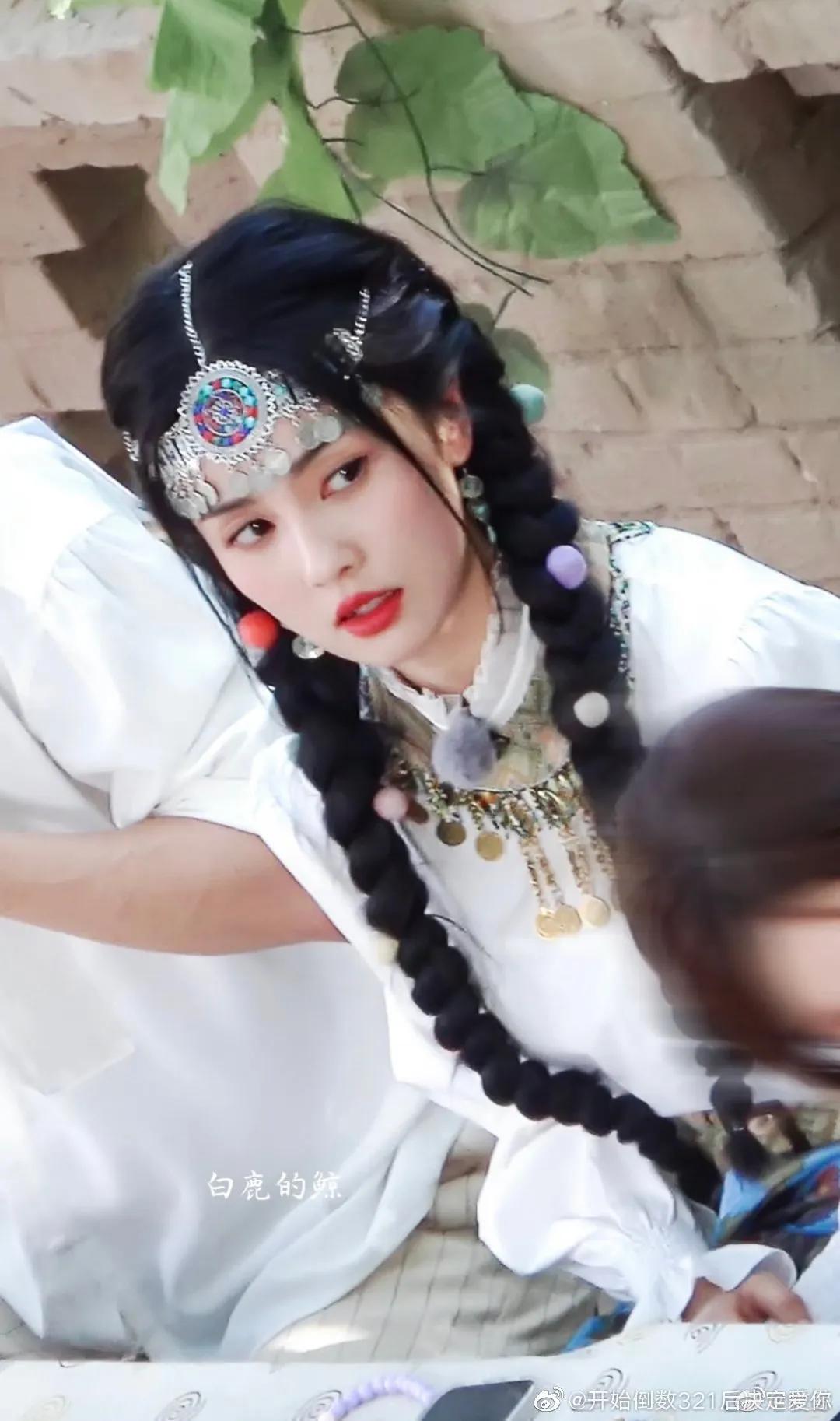 《奔跑吧》直播截图中的白鹿以及跑男新疆收官路透哦