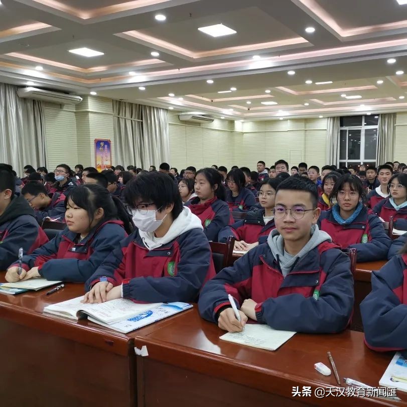 汉中市仁德学校初中部语文教研组举行《考场作文技法指导》讲座