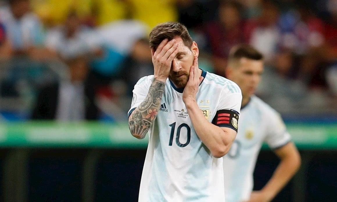 时隔一月，国际足联调查阿根廷，金手套素质低，梅西冠军存在污点