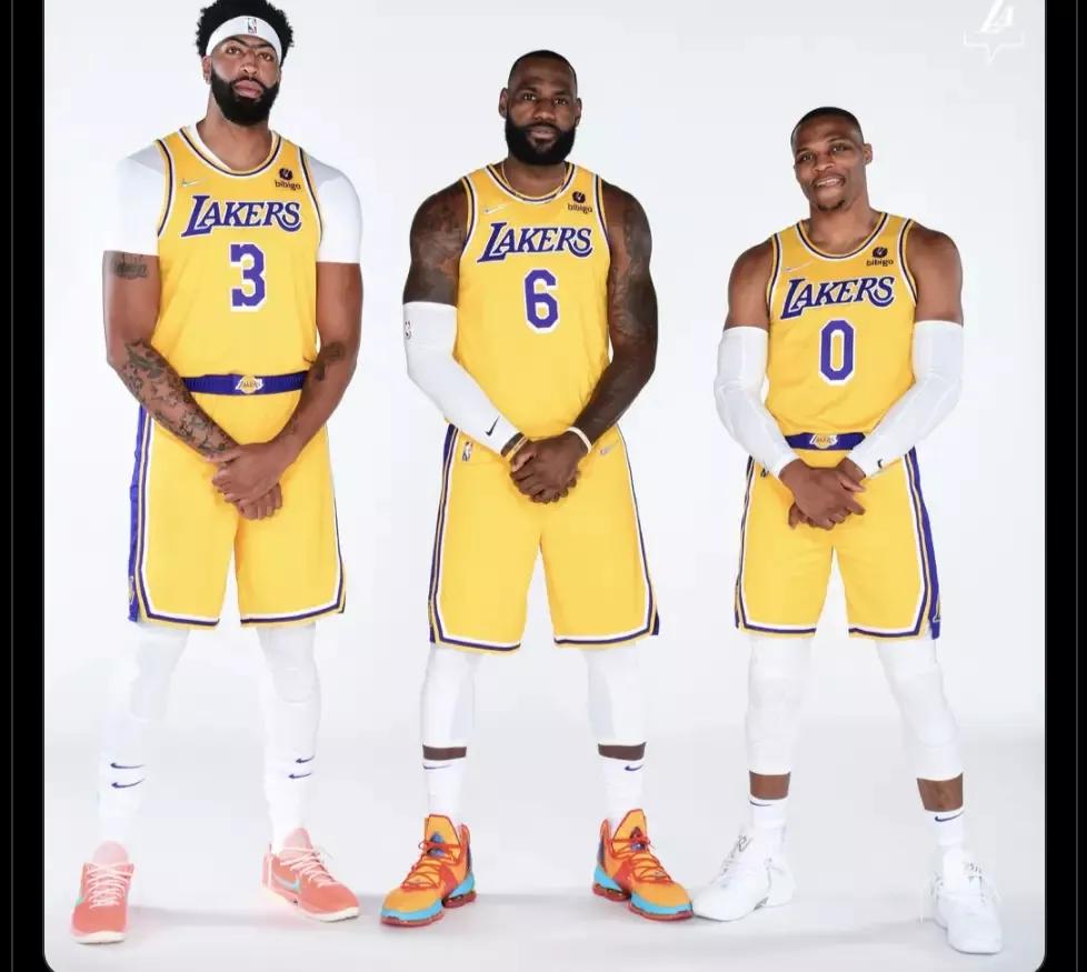 2021现役nba有哪些球队(NBA现役三巨头简析，篮网新版三巨头攻防一体，湖人三巨头垫底)