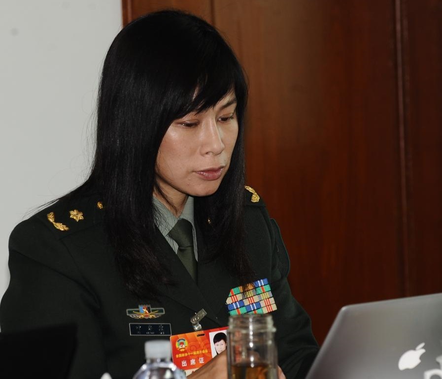 还在2006年叶乔波42岁时被授予了少将军衔,成为我军少有