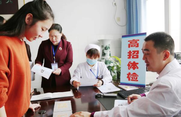 高考体检有多严格？需要“全部脱光”检查吗？医生表示我也不想看