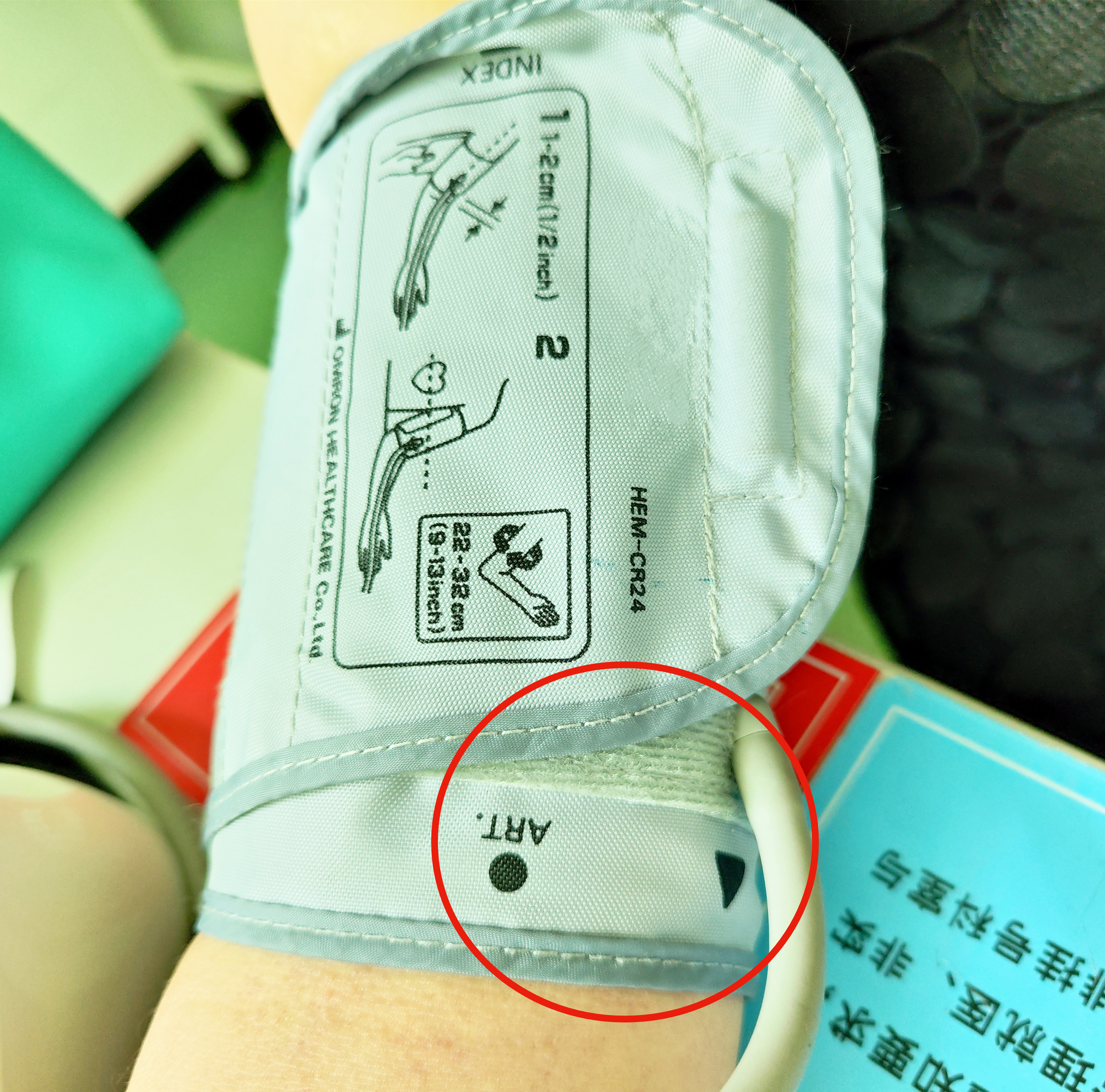 用电子血压计测血压，您的袖带绑对了吗？