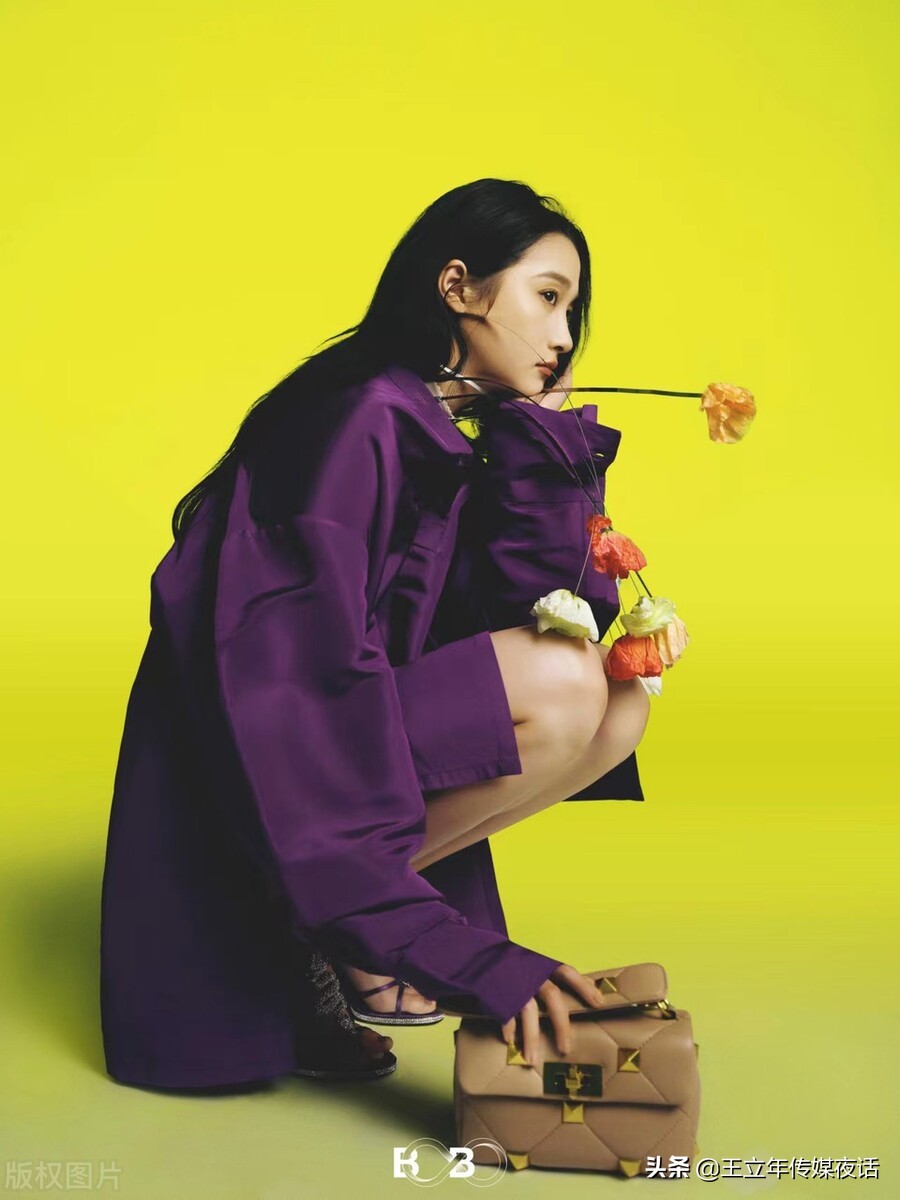 关晓彤BOBOSNAP封面大片：仲夏少女魅力绽放