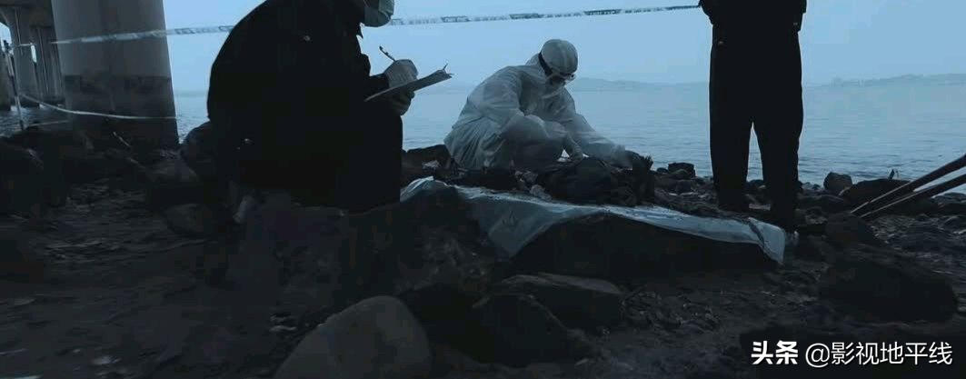 首播两集不过瘾，强强联手的《庭外》，有点《白夜追凶》的感觉了