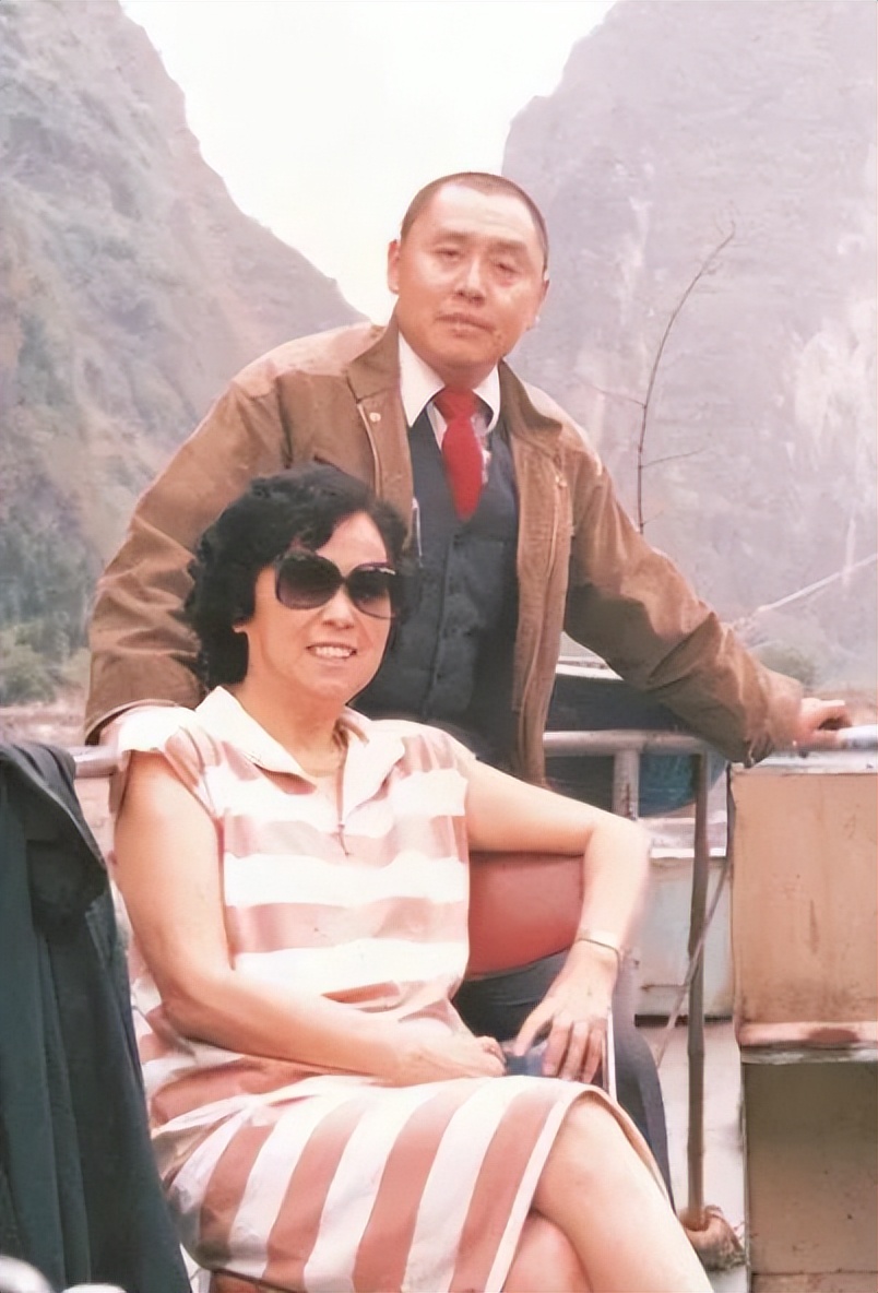 马德华:《西游记》的猪八戒,娶美如"嫦娥"的妻子,53年零绯闻