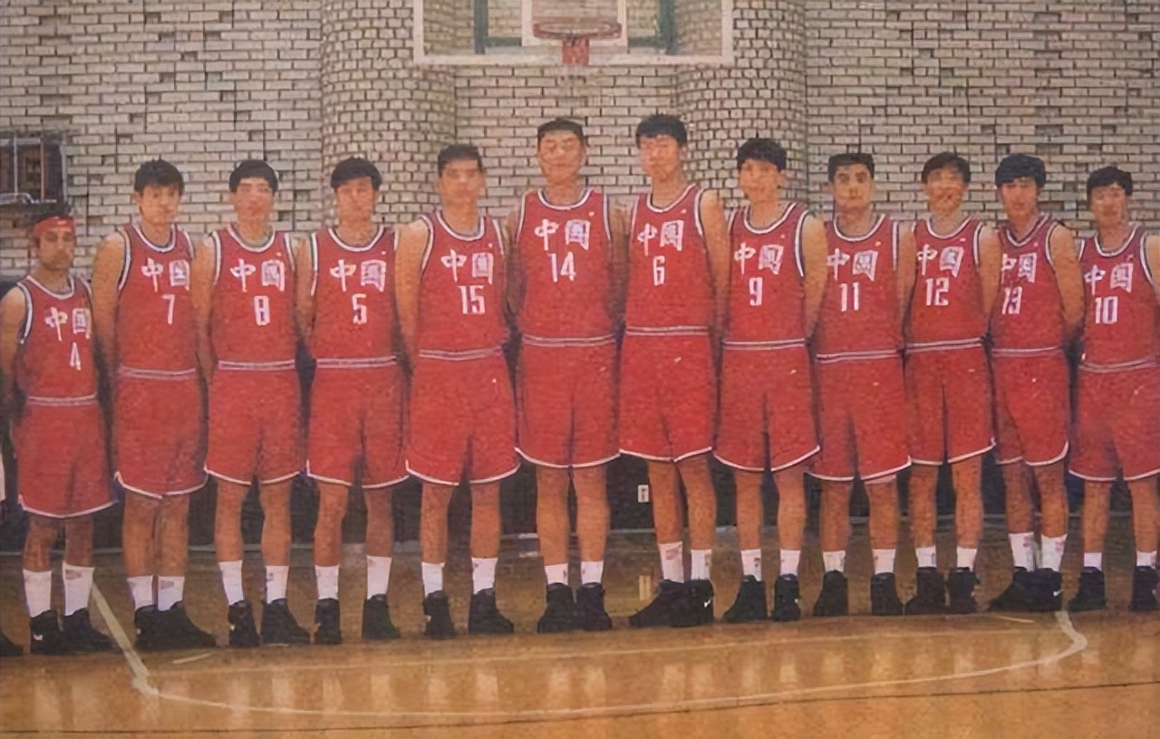 cba裁判为什么总偏北京男篮(第一名嘴杨毅嘲讽NBA裁判，却曝中国篮坛大黑幕！牵出96黄金一代)