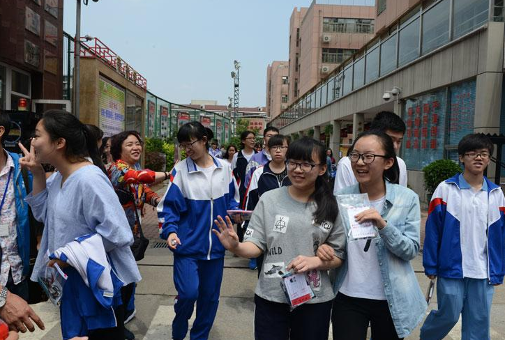 初中不同学科学霸送同桌情书走红，差生看不懂，真的很直白