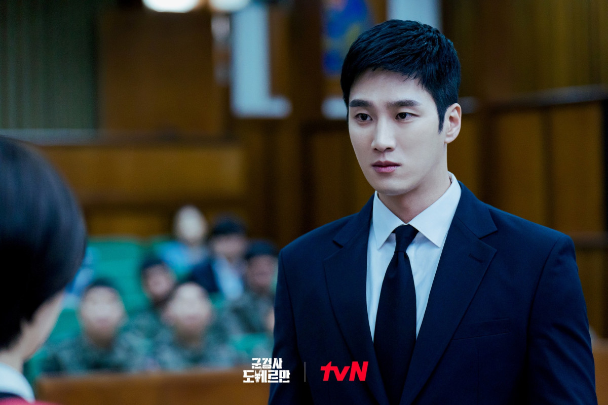 2022上半年播放量最多韩剧出炉！《军检察官多伯曼》成黑马