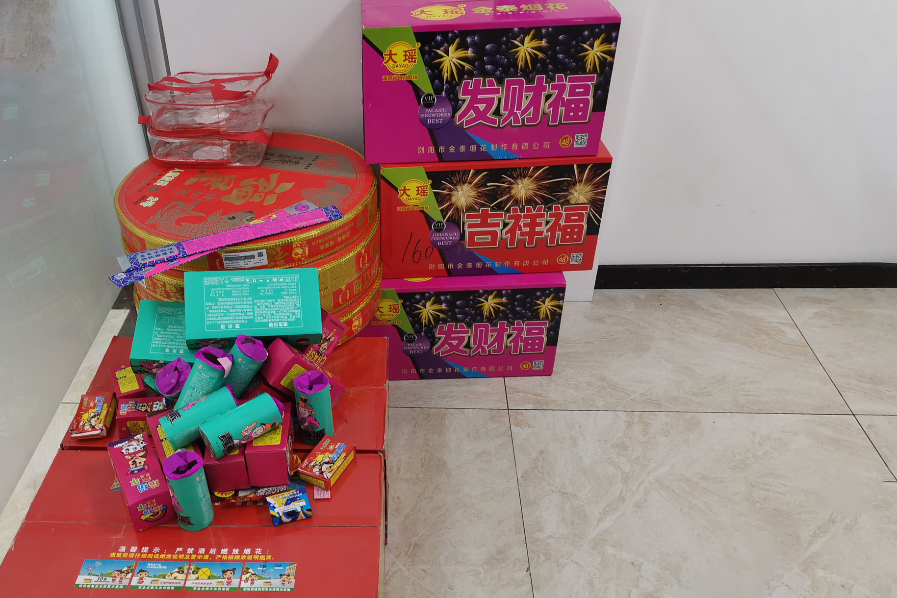 哈尔滨市公安局平房分局查处一辆非法运输烟花爆竹车辆