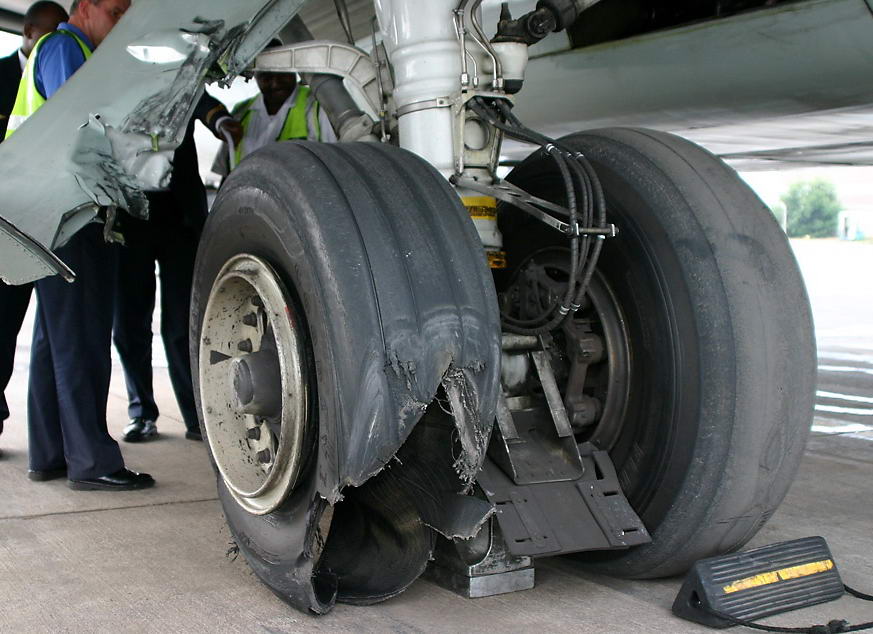 川航3u3839起飞后出现机械故障返航!为何落地前要盘旋耗油?