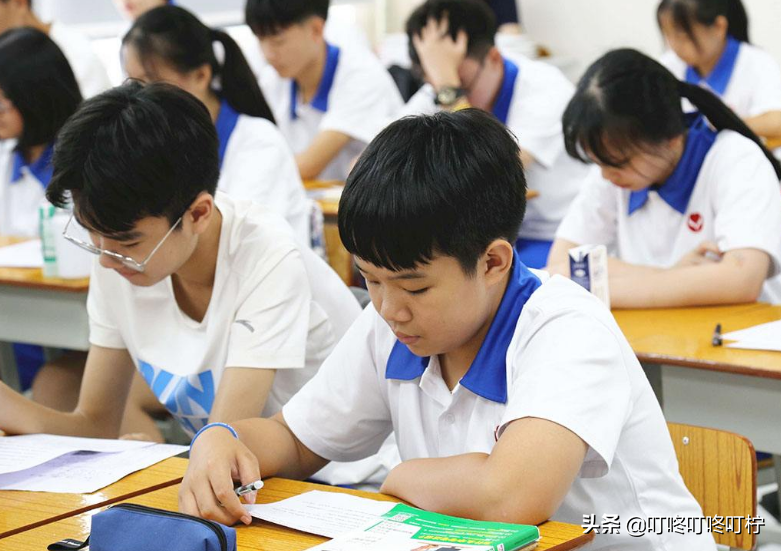 某高一学生，举报学校元旦不放假，网友：职高放假你去吗