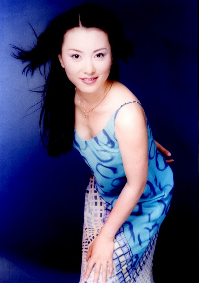 梦桐：曾因没钱买服装遭嘲讽，在央视工作25年，如今46岁活成这样