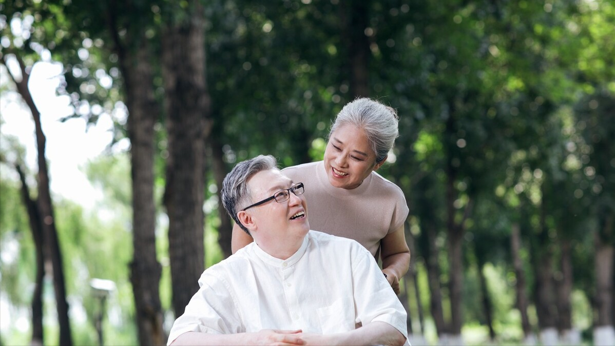 家有长寿老人，对儿女来说是福还是祸？一位70岁的大妈说出了答案