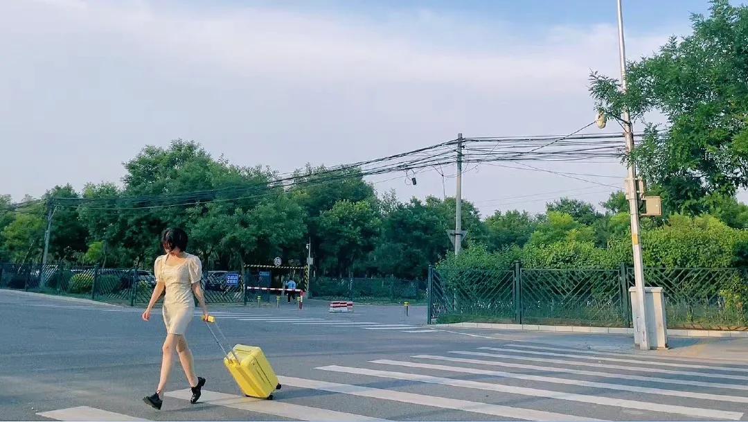 李兰迪近期穿搭