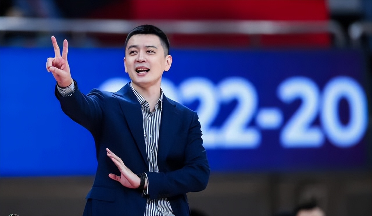 杨鸣获新身份(cba三消息:杨鸣走马赴任新身份,郭艾伦惹争议,范子铭