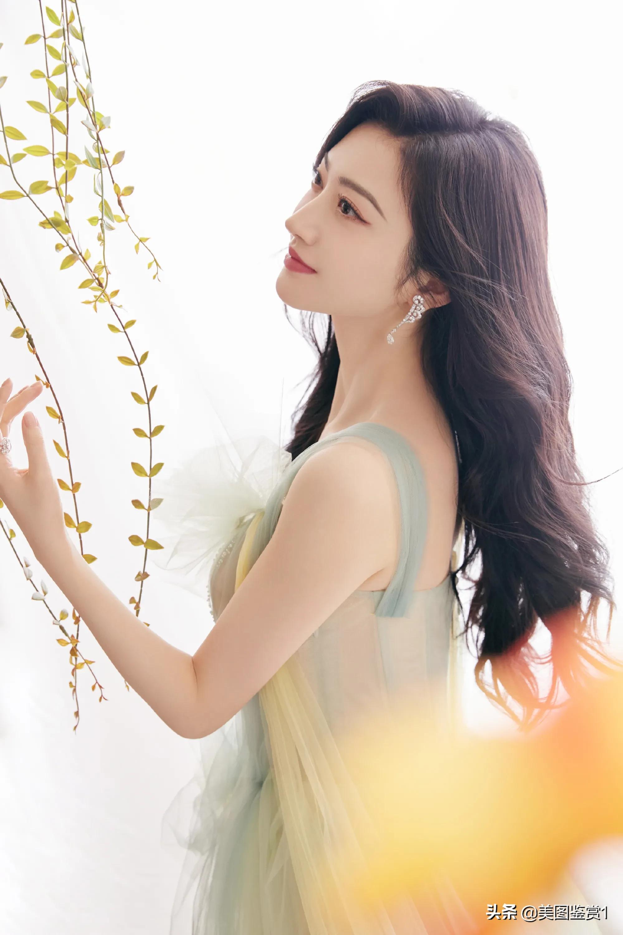 景甜 犹抱琵琶半遮面